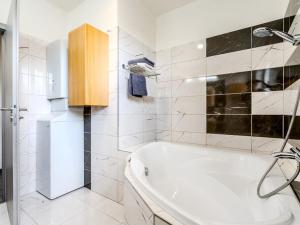 Prodej bytu 3+kk, Polerady, 78 m2