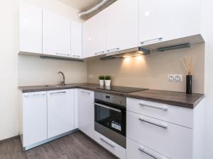 Pronájem bytu 2+kk, Praha - Zličín, Sazovická, 51 m2