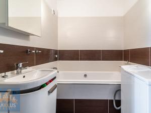 Pronájem bytu 3+kk, Praha - Bohnice, Řešovská, 56 m2