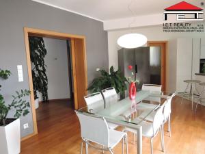 Prodej rodinného domu, Křenice, Silnička, 244 m2