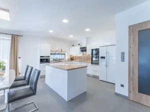 Prodej rodinného domu, Praha - Sobín, Valtická, 221 m2