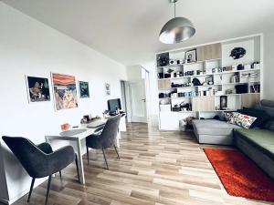 Pronájem bytu 2+kk, Praha - Strašnice, Zvěřinova, 49 m2