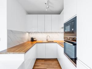 Pronájem bytu 1+kk, Praha - Strašnice, Zvěřinova, 49 m2
