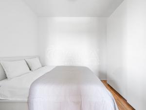 Pronájem bytu 1+kk, Praha - Strašnice, Zvěřinova, 49 m2