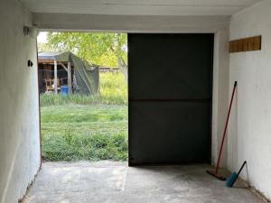 Pronájem garáže, Hradec Králové - Pražské Předměstí, Zahrádkářská osada Hradečan, 18 m2