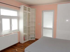 Pronájem bytu 2+kk, Praha - Žižkov, V domově, 50 m2