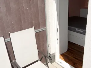 Pronájem bytu 2+kk, Praha - Žižkov, V domově, 50 m2
