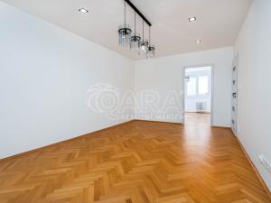 Pronájem bytu 2+1, Praha - Břevnov, Šantrochova, 51 m2