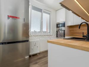 Pronájem bytu 2+1, Praha - Břevnov, Šantrochova, 51 m2