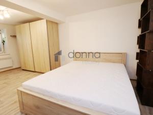 Pronájem bytu 1+kk, Praha, Srbínská, 25 m2