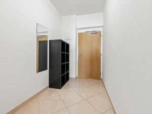Pronájem bytu 1+kk, Praha - Horní Měcholupy, Mantovská, 40 m2