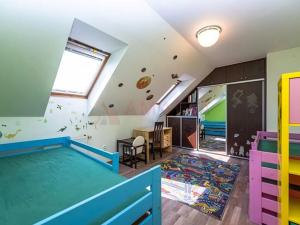 Pronájem bytu 3+kk, Praha - Dubeč, Netlucká, 75 m2