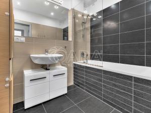 Pronájem bytu 3+kk, Praha - Vršovice, U Roháčových kasáren, 71 m2