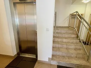 Prodej bytu 3+kk, Klecany, Nám. Třebízského, 72 m2