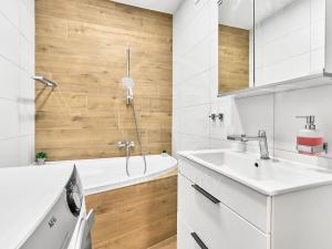 Prodej bytu 3+1, Karlovy Vary, Severní, 77 m2