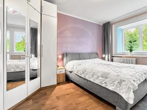 Prodej bytu 3+1, Karlovy Vary, Severní, 77 m2