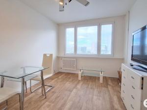 Pronájem bytu 2+kk, Praha - Prosek, Ctěnická, 39 m2