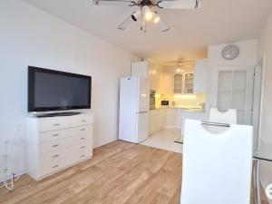 Pronájem bytu 2+kk, Praha - Prosek, Ctěnická, 39 m2