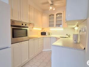 Pronájem bytu 2+kk, Praha - Prosek, Ctěnická, 39 m2