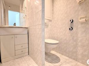 Pronájem bytu 2+kk, Praha - Prosek, Ctěnická, 39 m2