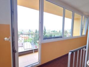 Pronájem bytu 2+kk, Praha - Prosek, Ctěnická, 39 m2