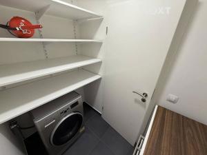 Pronájem bytu 1+kk, Praha - Hlubočepy, Devonská, 39 m2