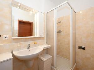 Pronájem bytu 2+kk, Praha - Zbraslav, Neumannova, 40 m2