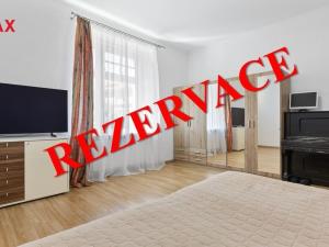 Prodej bytu 3+1, Karlovy Vary - Drahovice, nám. V. Řezáče, 80 m2
