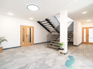 Pronájem kanceláře, České Budějovice, Školní, 351 m2