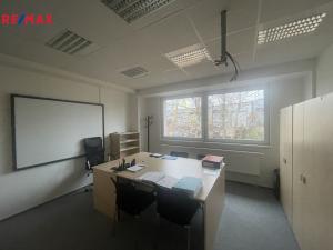 Prodej výrobních prostor, Zlín, 729 m2