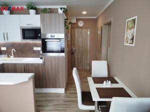 Prodej bytu 2+kk, Karlovy Vary - Stará Role, Karlovarská, 36 m2