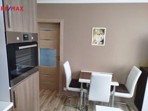Prodej bytu 2+kk, Karlovy Vary - Stará Role, Karlovarská, 36 m2