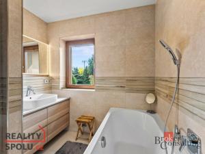 Prodej rodinného domu, Mokrovousy, 221 m2
