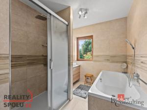 Prodej rodinného domu, Mokrovousy, 221 m2