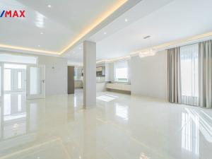 Prodej rodinného domu, Šestajovice, Myslivečkova, 389 m2