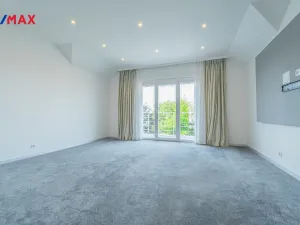 Prodej rodinného domu, Šestajovice, Myslivečkova, 389 m2