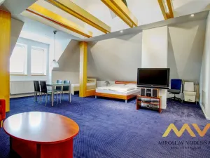 Pronájem bytu 1+kk, Hradec Králové, Malé náměstí, 98 m2