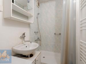 Prodej bytu 1+kk, Praha - Troja, Sosnovecká, 30 m2