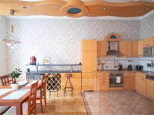Pronájem bytu 2+1, Praha - Vinohrady, Belgická, 116 m2