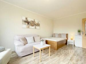 Pronájem bytu 1+kk, Praha - Háje, Květnového vítězství, 31 m2