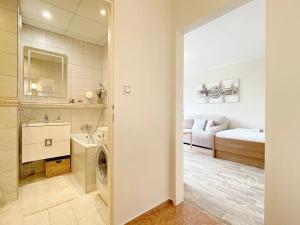 Pronájem bytu 1+kk, Praha - Háje, Květnového vítězství, 31 m2