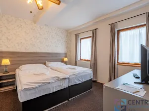 Prodej ubytování, Svoboda nad Úpou, 5. května, 1050 m2