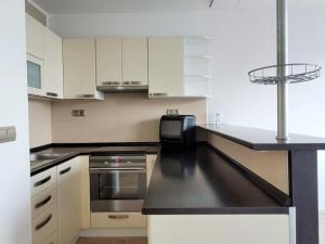 Pronájem bytu 2+kk, Praha - Černý Most, Kpt. Stránského, 41 m2