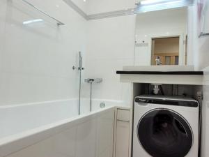 Pronájem bytu 2+kk, Praha - Černý Most, Kpt. Stránského, 41 m2