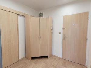 Pronájem bytu 2+kk, Praha - Černý Most, Kpt. Stránského, 41 m2
