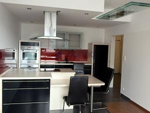 Pronájem bytu 2+kk, Praha, Podkovářská, 52 m2