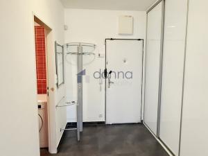 Pronájem bytu 2+kk, Praha, Podkovářská, 52 m2