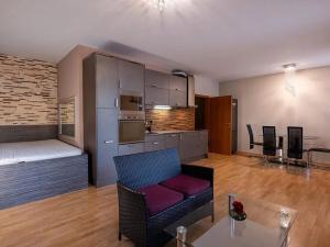 Prodej bytu 2+kk, Praha - Kyje, Pelušková, 42 m2