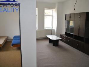 Prodej kanceláře, Loužnice, 561 m2