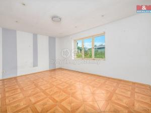 Prodej rodinného domu, Krakovany, 780 m2